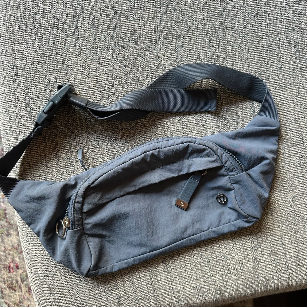 Lululemon On The Beat Belt Bag *4.5L
Code Blue